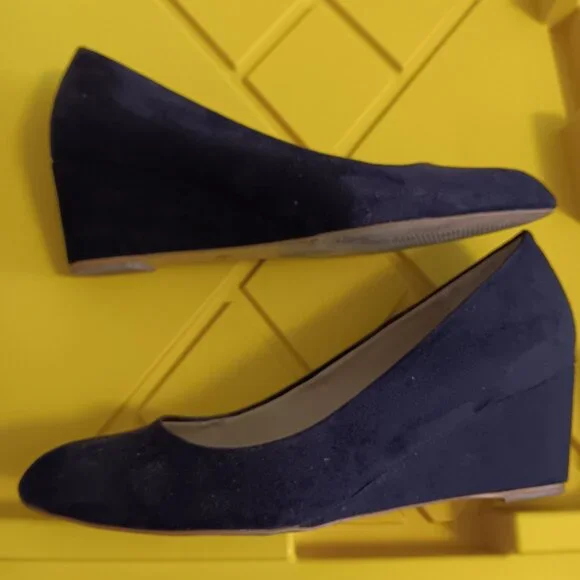 ❄️ LOFT Black Suede Wedge Heel Pumps Size 11 - Picture 4 of 9